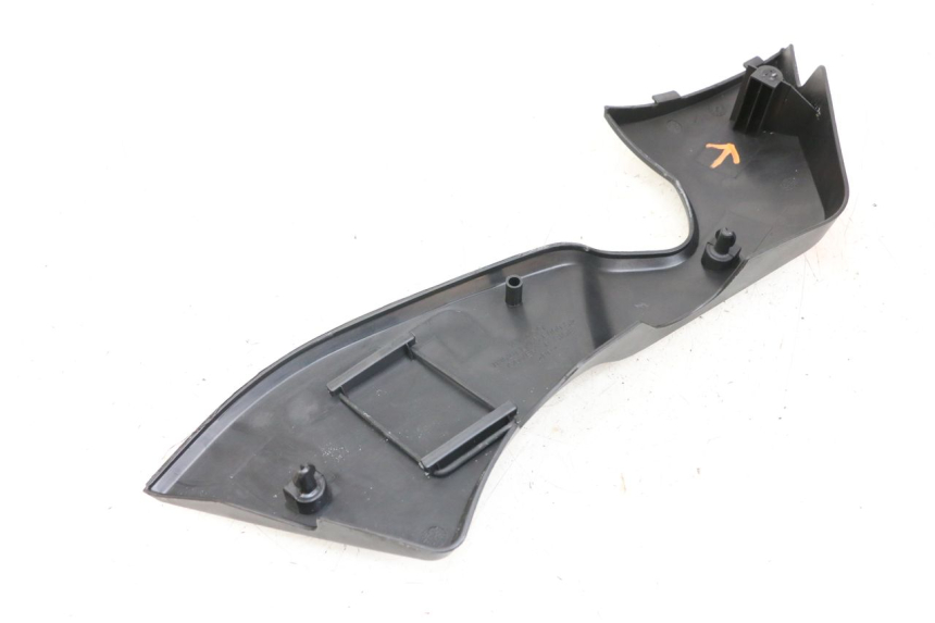 photo de RIGHT UNDERSEAT PANEL KYMCO K-PW K-PIPE 50 (2012 - 2017) - Technical close-up