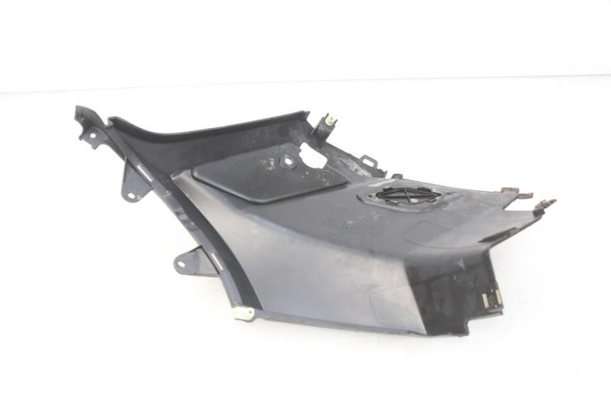 photo de RIGHT SIDE SEAT COVER PEUGEOT KISBEE 2T 50 (2010 - 2017) - Zoom on usage condition