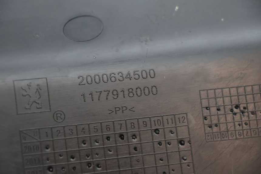 photo de RIGHT UNDERSEAT PANEL PEUGEOT KISBEE 2T 50 (2018 - 2022) - Technical close-up