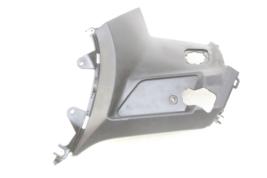 photo de RIGHT SIDE SEAT COVER PEUGEOT KISBEE 4T 50 (2018 - 2022) - Technical close-up