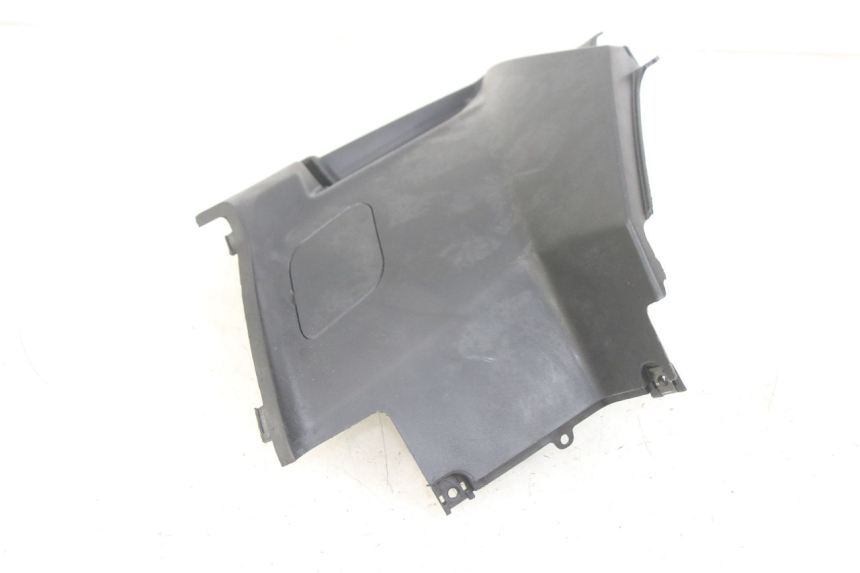 photo de RIGHT SIDE UNDER SEAT COVER PEUGEOT KISBEE 4T 50 (2010 - 2017) - Alternative perspective