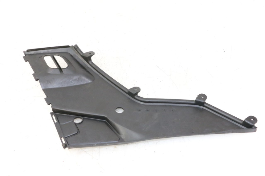 photo de RIGHT UNDERSEAT PANEL KYMCO PEOPLE S 125 (2000 - 2008) - Zoom on usage condition