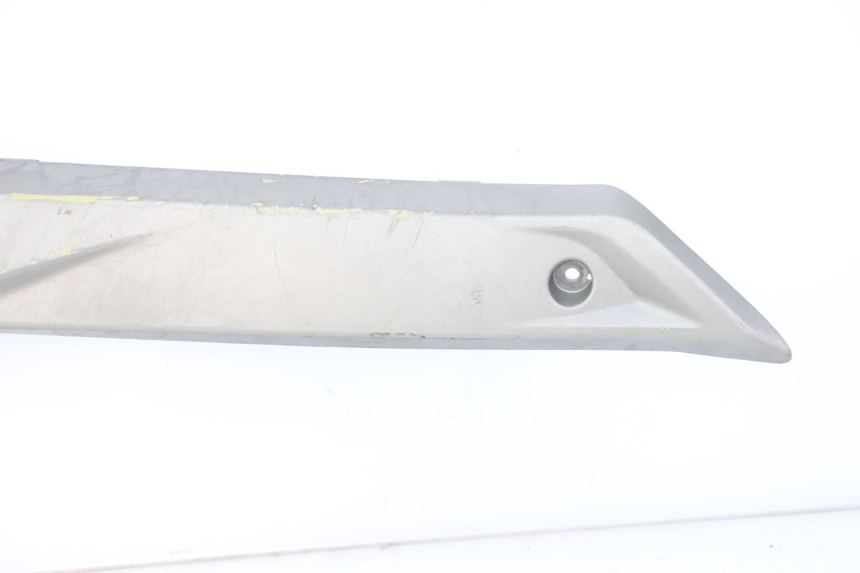photo de RIGHT UNDERSEAT PANEL KYMCO XCITING 500 (2007 - 2010) - Distinctive features