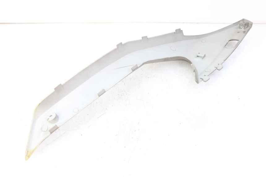 photo de RIGHT UNDERSEAT PANEL KYMCO XCITING 500 (2007 - 2010) - Technical close-up