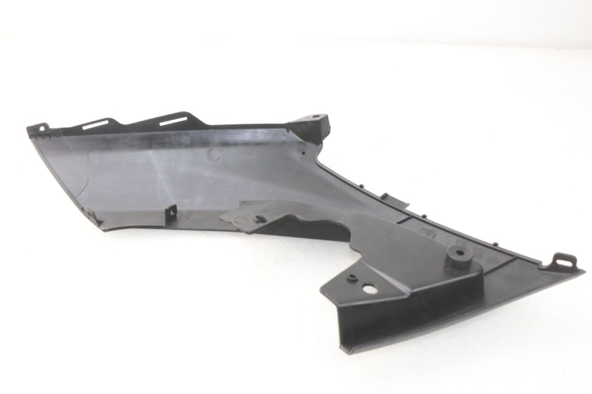 photo de RIGHT UNDERSEAT PANEL PEUGEOT METROPOLIS 400 (2017 - 2020) - Alternative perspective