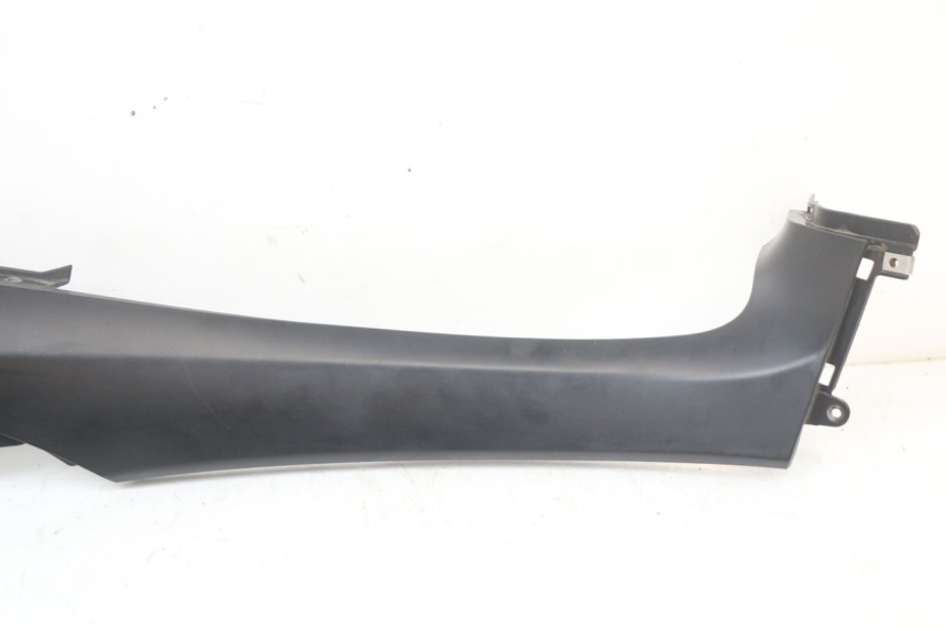 photo de RIGHT UNDERSEAT PANEL PIAGGIO MP3 HPE 350 (2018 - 2020) - Zoom on usage condition