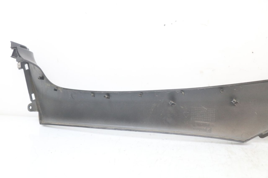 photo de RIGHT UNDERSEAT PANEL PIAGGIO MP3 HPE 350 (2018 - 2020) - Fixing points details