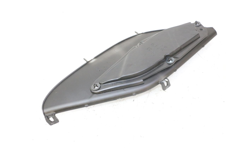 photo de RIGHT UNDERSEAT PANEL PIAGGIO MP3 HPE 310 (2024 - 2025) - Zoom on usage condition
