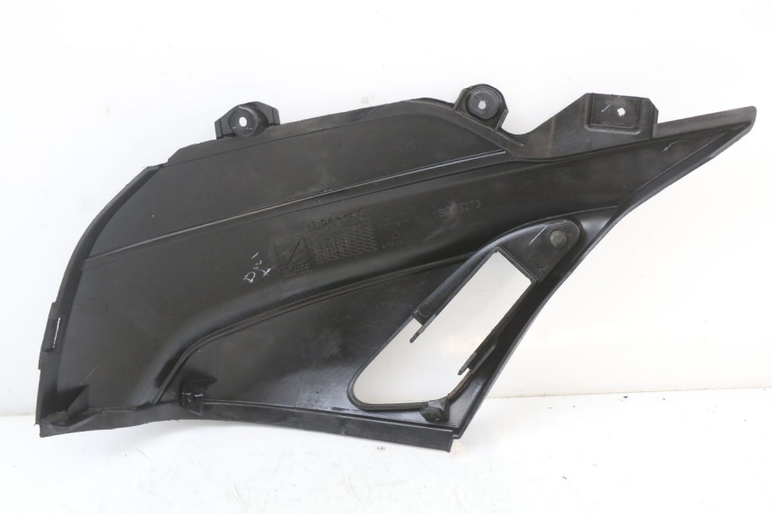 photo de RIGHT SIDE SEAT COVER PIAGGIO NEW TYPHOON 50 (2018 - 2021) - Zoom on usage condition