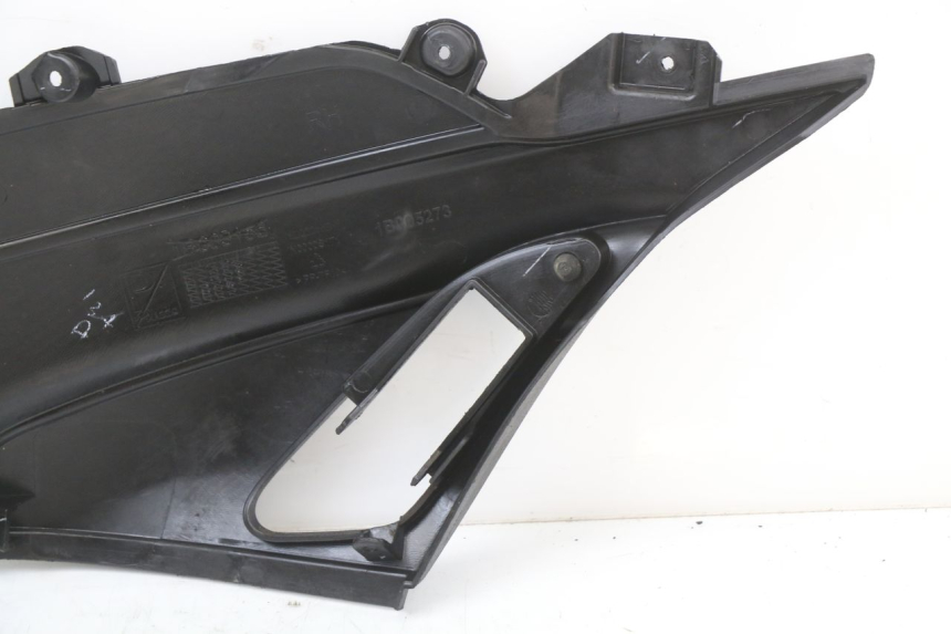 photo de RIGHT SIDE SEAT COVER PIAGGIO NEW TYPHOON 50 (2018 - 2021) - Technical close-up