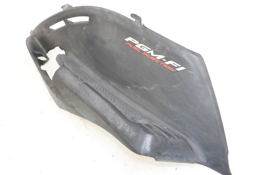 photo de RIGHT UNDERSEAT PANEL HONDA NHX LEAD 110 (2008 - 2010) - Technical close-up