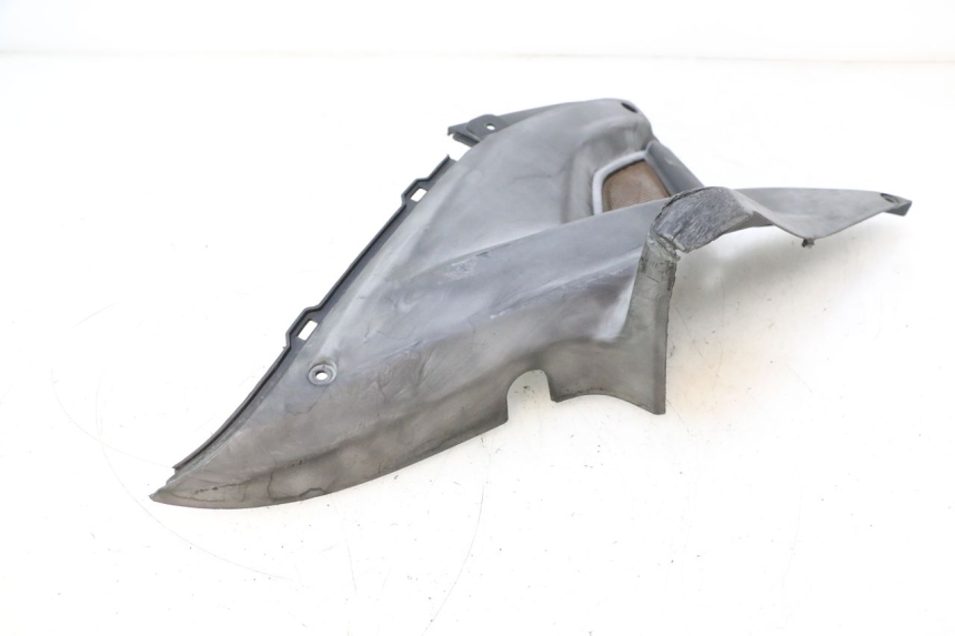 photo de RIGHT UNDERSEAT PANEL MBK NITRO 50 (2004 - 2008) - Zoom on usage condition