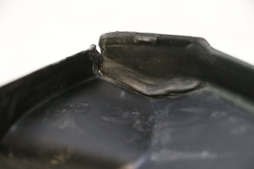 photo de RIGHT UNDERSEAT PANEL MBK NITRO 50 (2004 - 2008) - Fixing points details