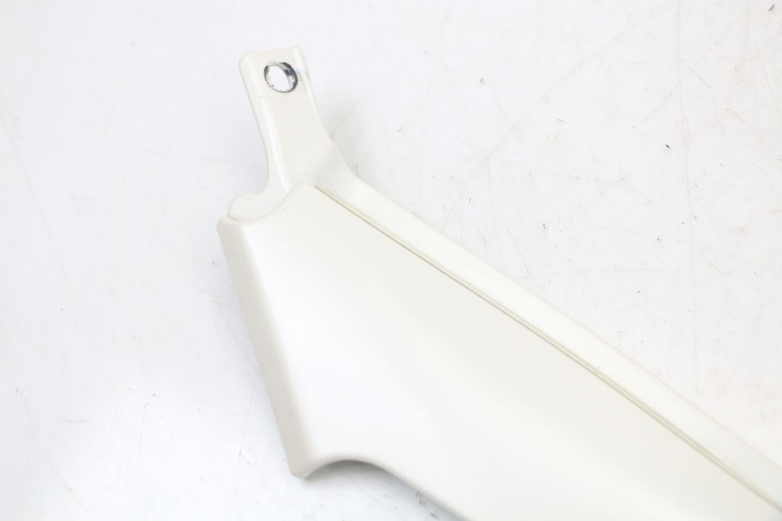 photo de RIGHT UNDERSEAT PANEL MOTO GUZZI NORGE 8V GT 1200 (2011 - 2016) - Component detail
