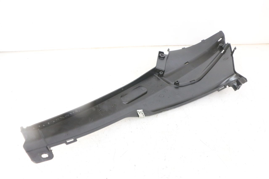 photo de RIGHT UNDERSEAT PANEL PIAGGIO NRG POWER PUREJET 50 (2018 - 2021) - Alternative perspective