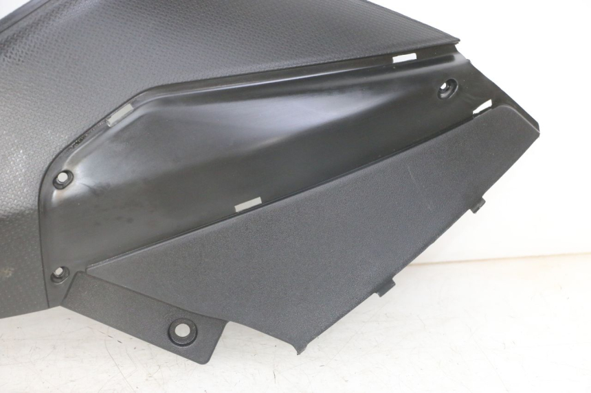 photo de RIGHT UNDERSEAT PANEL PIAGGIO NRG POWER PUREJET 50 (2018 - 2021) - Markings and original references