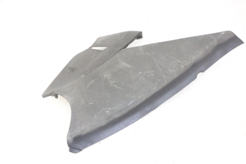 photo de RIGHT UNDERSEAT PANEL HONDA NTV DEAUVILLE ABS 700 (2007 - 2016) - Zoom on usage condition