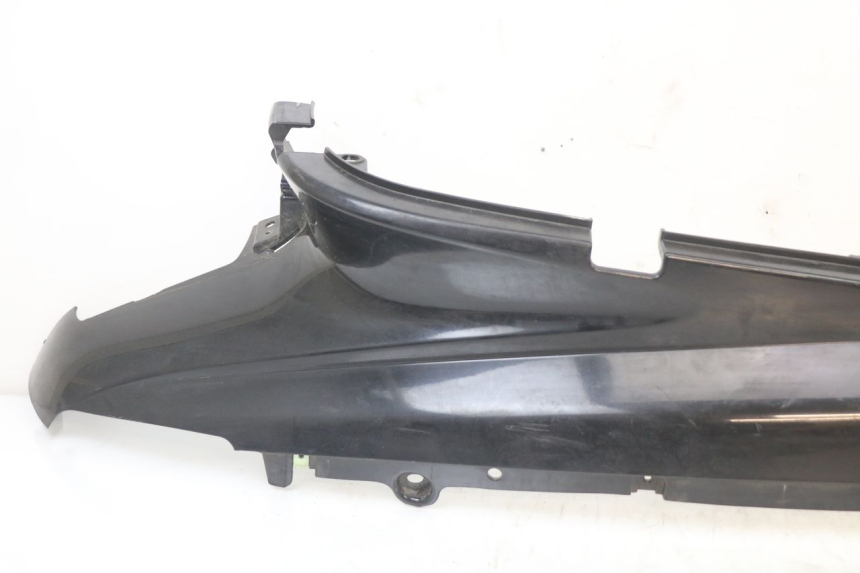 photo de RIGHT UNDERSEAT PANEL PEUGEOT DJANGO 125 (2014 - 2017) - Zoom on usage condition