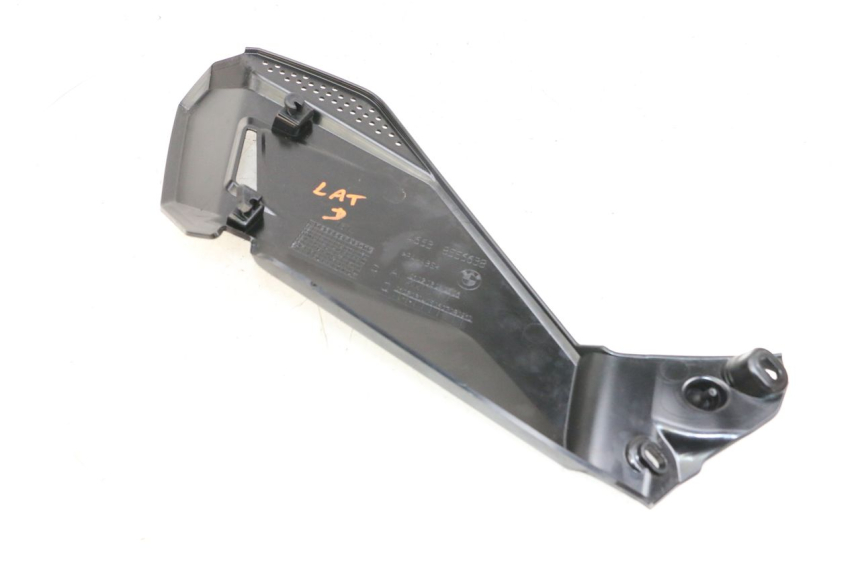 photo de RIGHT UNDERSEAT PANEL BMW R GS 1250 (2021 - 2024) - Zoom on usage condition