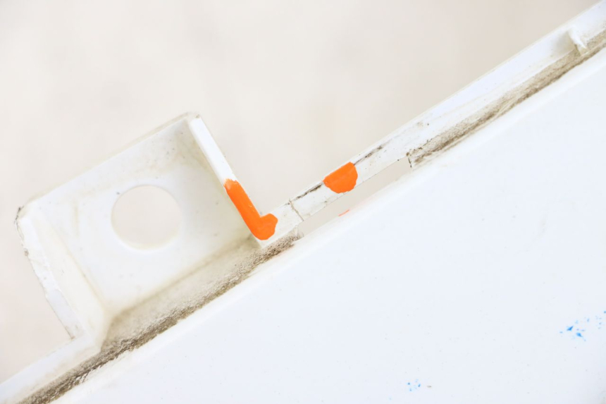 photo de RIGHT UNDERSEAT PANEL EUROCKA R8 4T 50 (2013 - 2022) - Fixing points details