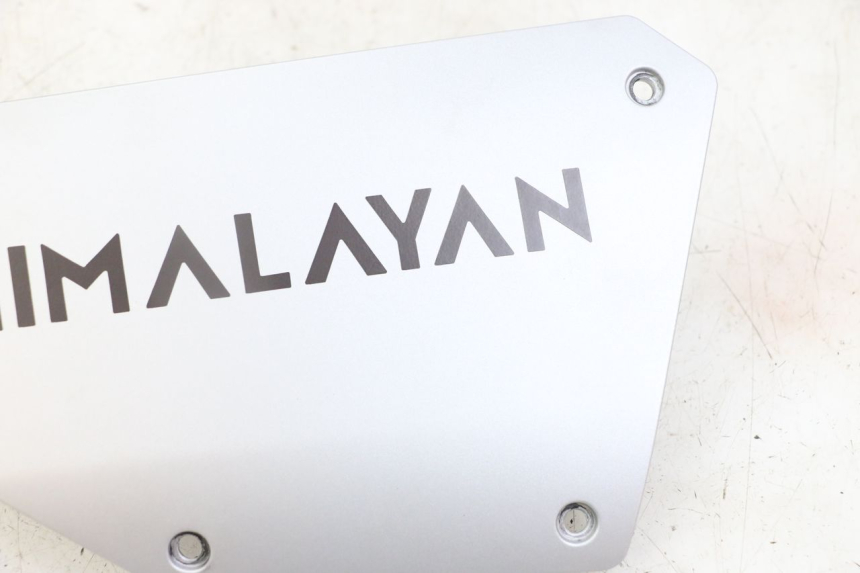 photo de RIGHT UNDERSEAT PANEL ROYAL ENFIELD HYMALAYAN 410 (2016 - 2023) - Alternative perspective