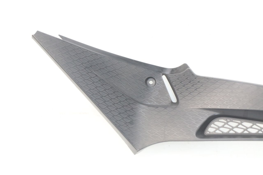 photo de RIGHT UNDERSEAT PANEL BMW S RR ABS S1000RR 1000 (2009 - 2011) - Markings and original references