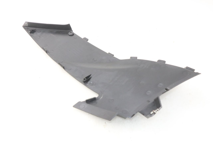 photo de RIGHT SIDE SEAT COVER DAELIM S2 FI 125 (2008 - 2017) - Component detail