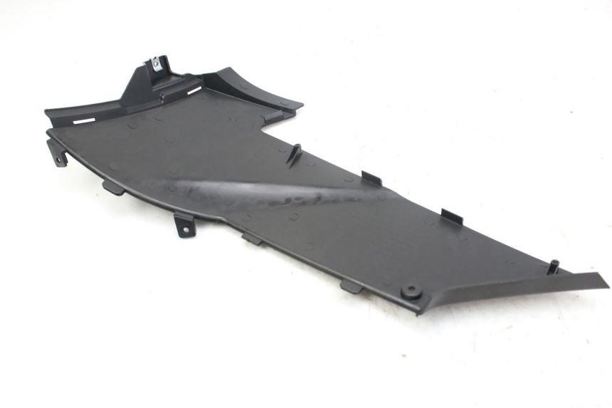 photo de RIGHT SIDE SEAT COVER DAELIM S2 FI 125 (2008 - 2017) - Component detail