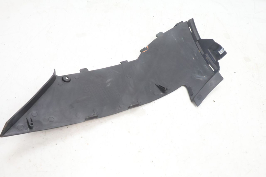 photo de RIGHT UNDERSEAT PANEL DAELIM S2 125 (2006 - 2007) - Zoom on usage condition