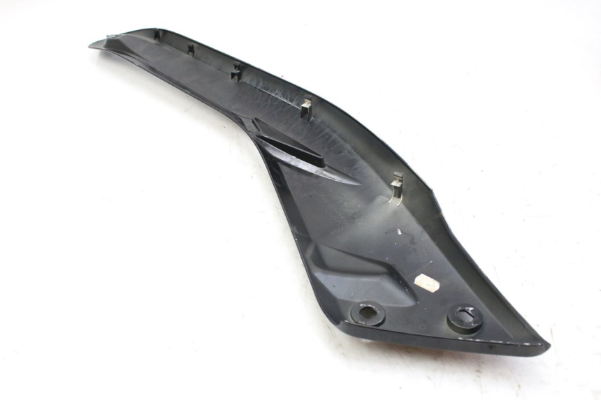 photo de RIGHT SIDE UNDER SEAT COVER MBK SKYCRUISER 125 (2010 - 2013) - Component detail