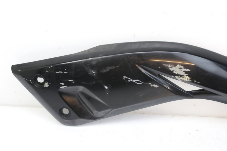 photo de RIGHT SIDE UNDER SEAT COVER MBK SKYCRUISER 125 (2010 - 2013) - Markings and original references