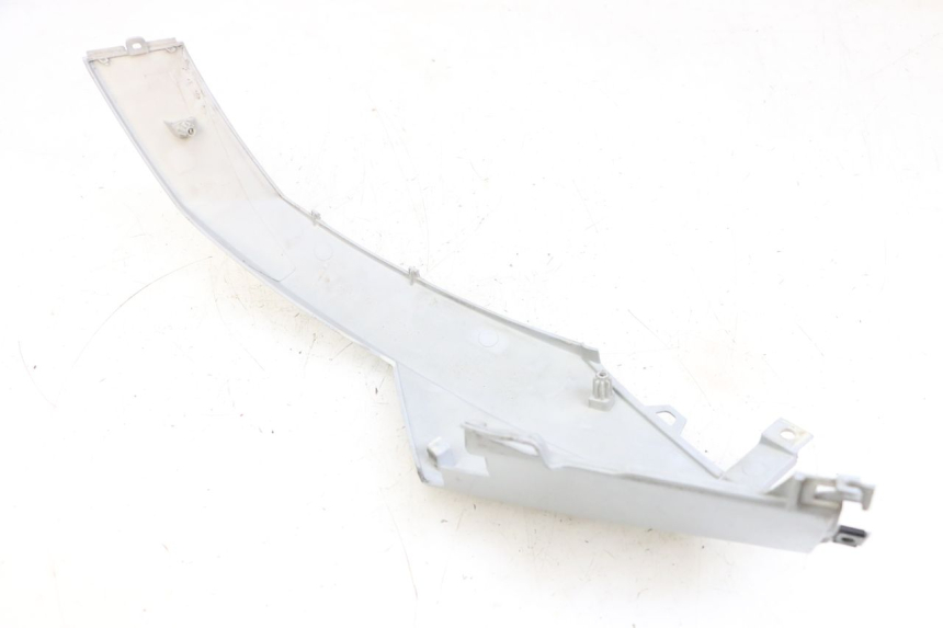 photo de RIGHT UNDERSEAT PANEL PEUGEOT SPEEDFIGHT 4 4T EFI 50 (2021 - 2025) - Technical close-up