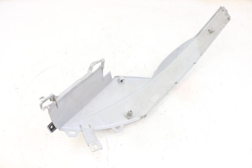 photo de RIGHT UNDERSEAT PANEL PEUGEOT SPEEDFIGHT 4 4T EFI 50 (2021 - 2025) - Fixing points details