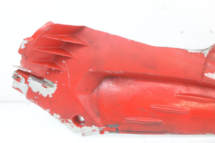 photo de RIGHT UNDERSEAT PANEL APRILIA SR CARB LC 2T 50 (2004 - 2012) - Zoom on usage condition