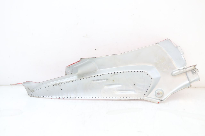 photo de RIGHT UNDERSEAT PANEL APRILIA SR CARB LC 2T 50 (2004 - 2012) - Technical close-up