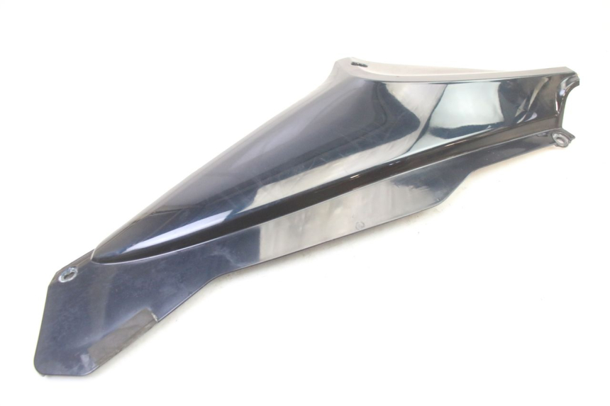 photo de RIGHT UNDERSEAT PANEL HONDA ST PAN EUROPEAN 1300 (2002 - 2013) - Zoom on usage condition