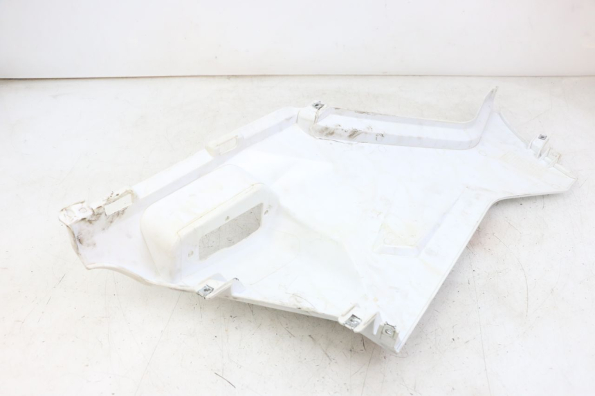 photo de RIGHT SIDE UNDER SEAT COVER HYTRACK ST 170 (2020 - 2024) - Technical close-up