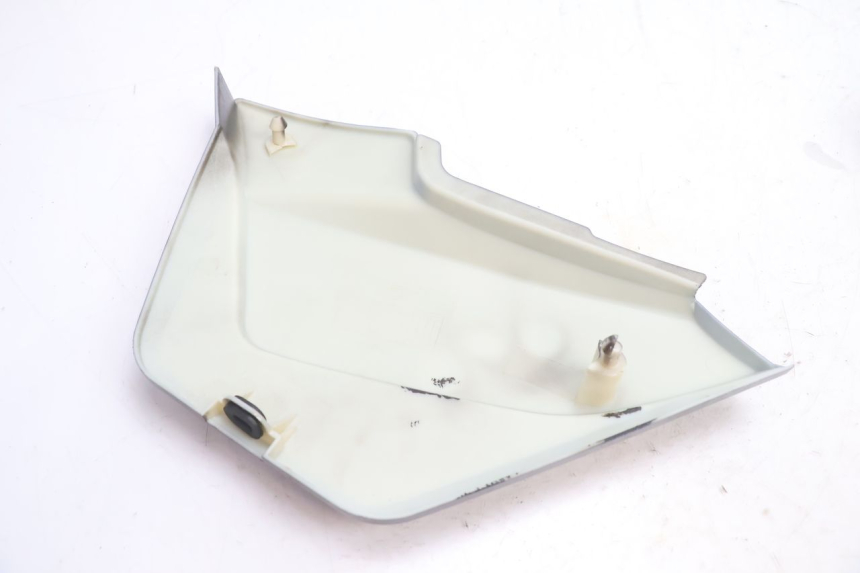 photo de RIGHT UNDERSEAT PANEL YAMASAKI STREET 50 (2013 - 2018) - Technical close-up