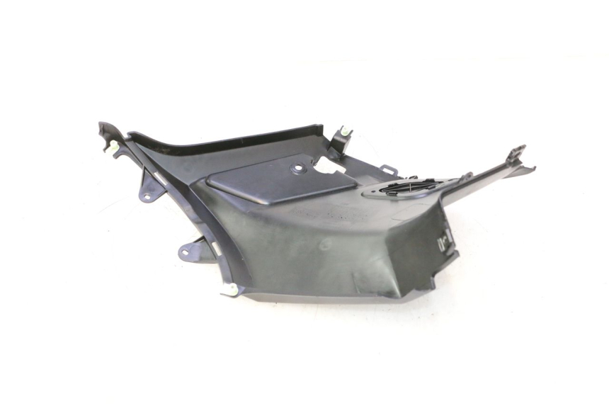 photo de RIGHT UNDERSEAT PANEL PEUGEOT STREETZONE NAKED 2T 50 (2014 - 2018) - Zoom on usage condition