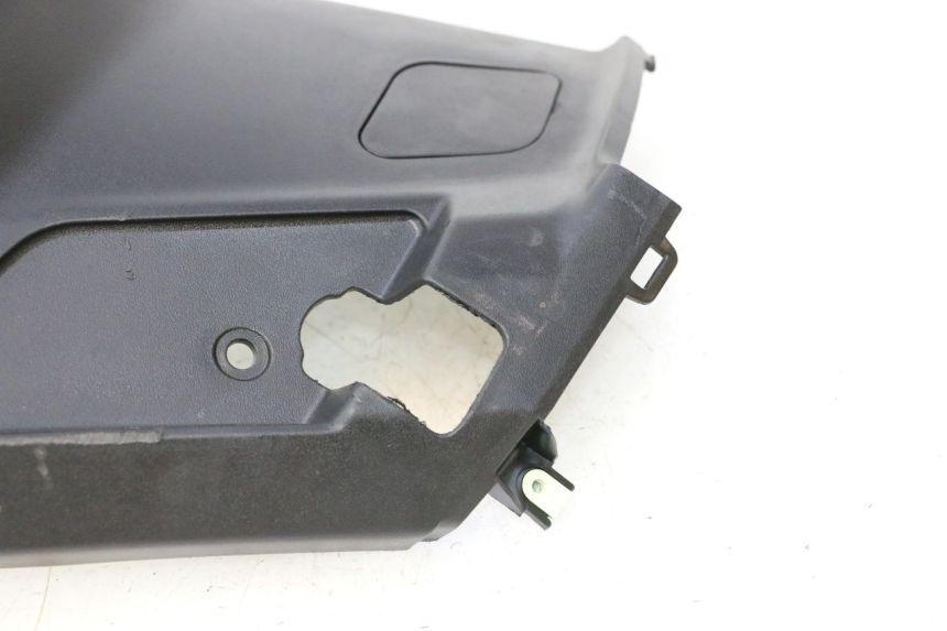 photo de RIGHT UNDERSEAT PANEL PEUGEOT STREETZONE NAKED 2T 50 (2014 - 2018) - Fixing points details