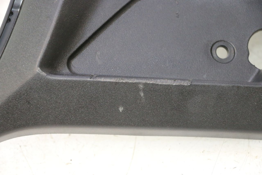 photo de RIGHT UNDERSEAT PANEL PEUGEOT STREETZONE NAKED 2T 50 (2014 - 2018) - Surface and material condition