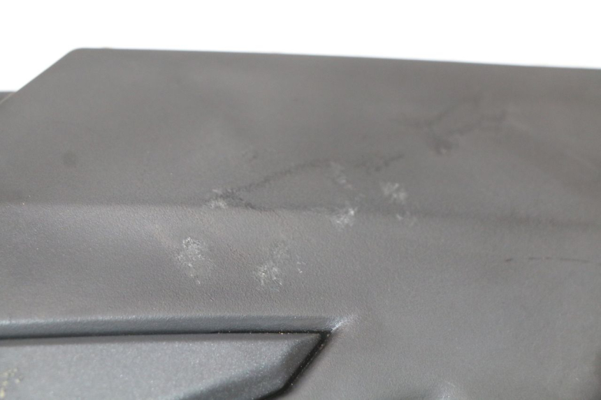 photo de RIGHT UNDERSEAT PANEL KYMCO SUPER 8 4T 50 (2021 - 2024) - Fixing points details