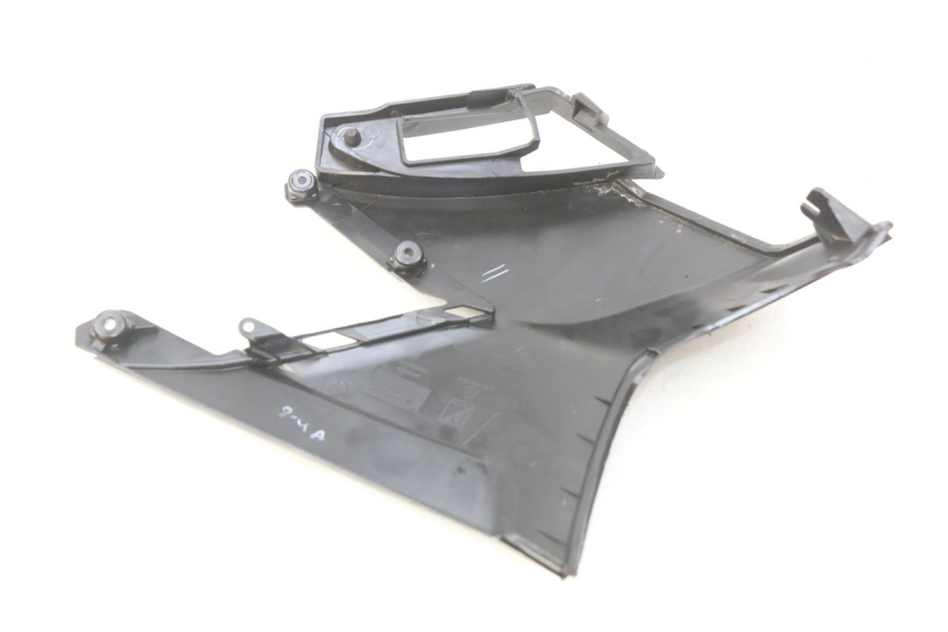 photo de RIGHT SIDE UNDER SEAT COVER APRILIA SXR 50 (2021 - 2023) - Component detail