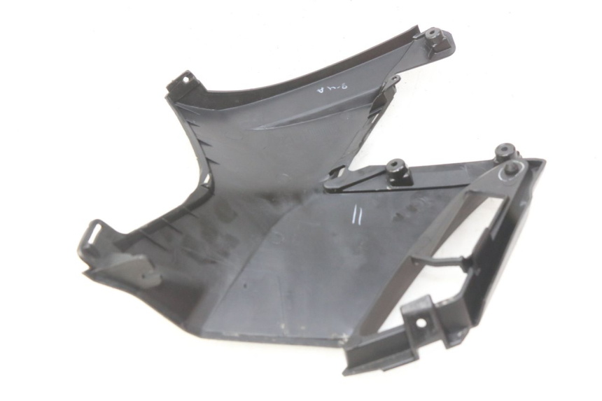 photo de RIGHT SIDE UNDER SEAT COVER APRILIA SXR 50 (2021 - 2023) - Zoom on usage condition