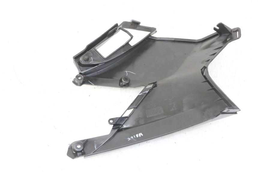 photo de RIGHT SIDE UNDER SEAT COVER APRILIA SXR 50 (2021 - 2023) - Alternative perspective