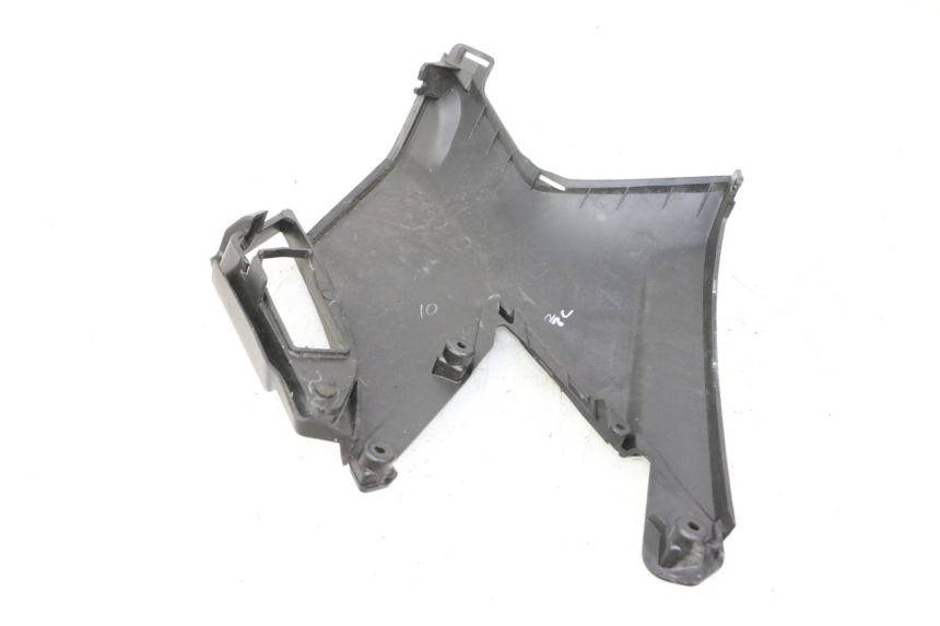 photo de RIGHT SIDE UNDER SEAT COVER APRILIA SXR 50 (2021 - 2023) - Zoom on usage condition