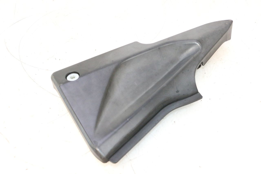 photo de RIGHT UNDERSEAT PANEL DAELIM VJ ROADWIN 125 (2004 - 2007) - Alternative perspective