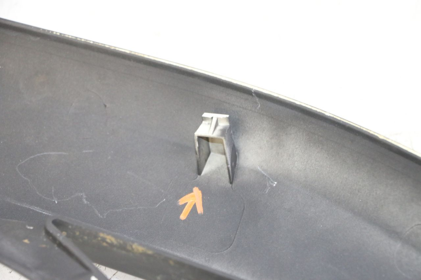 photo de RIGHT UNDERSEAT PANEL YAMAHA X-MAX XMAX ABS 250 (2010 - 2012) - Alternative perspective