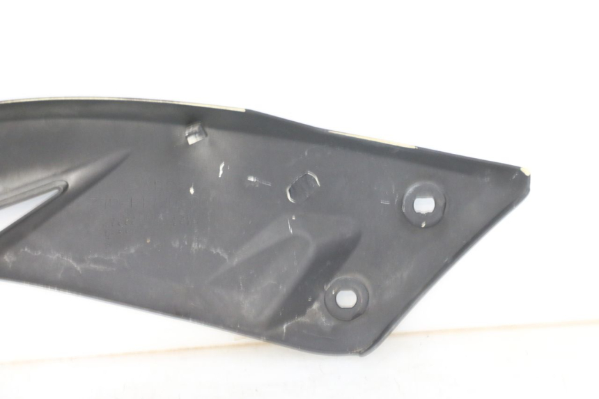 photo de RIGHT UNDERSEAT PANEL YAMAHA X-MAX XMAX ABS 250 (2010 - 2012) - Surface and material condition