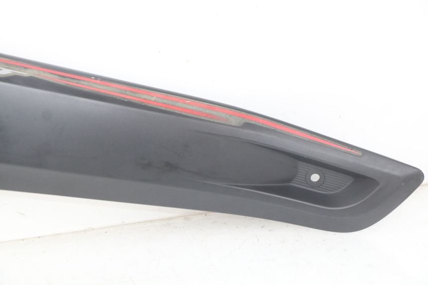 photo de RIGHT SIDE SEAT COVER YAMAHA X-MAX XMAX 125 (2010 - 2013) - Distinctive features